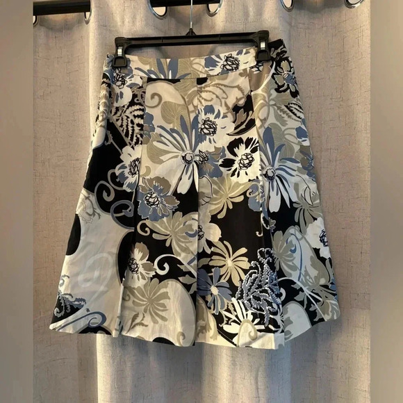 Ann Taylor Petites Size 0P Floral Skirt. Blue, khaki, cream and black. - Picture 2 of 6